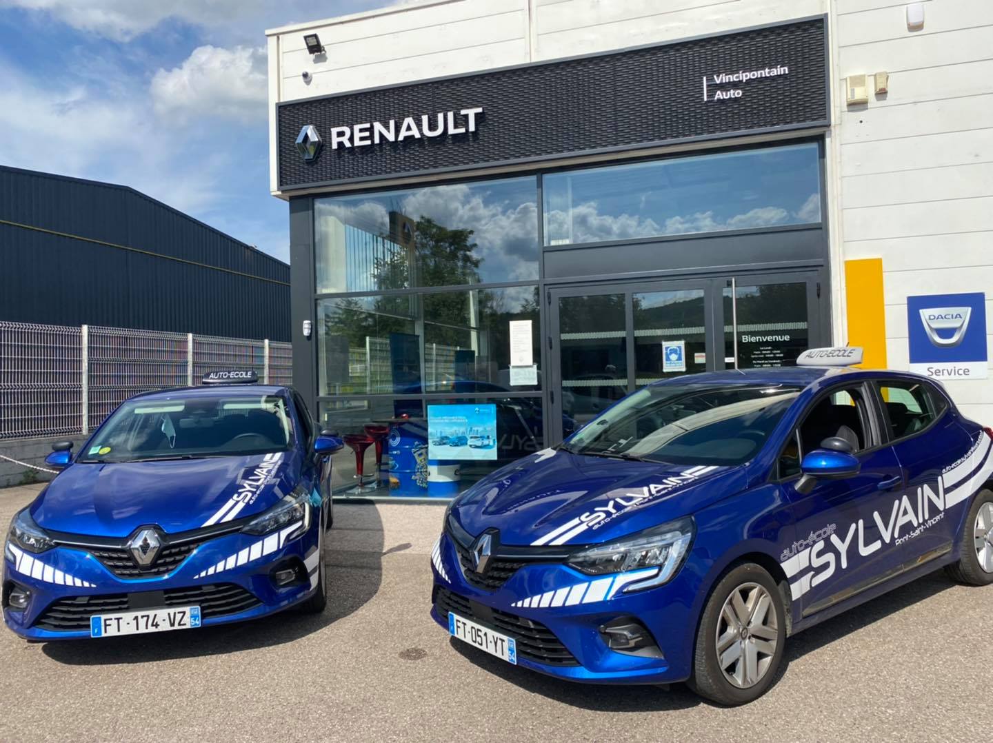 Flocage adhésif pub sur clio de l'auto-école Sylvain à Neuves-Maisons près de Nancy en Lorraine 54