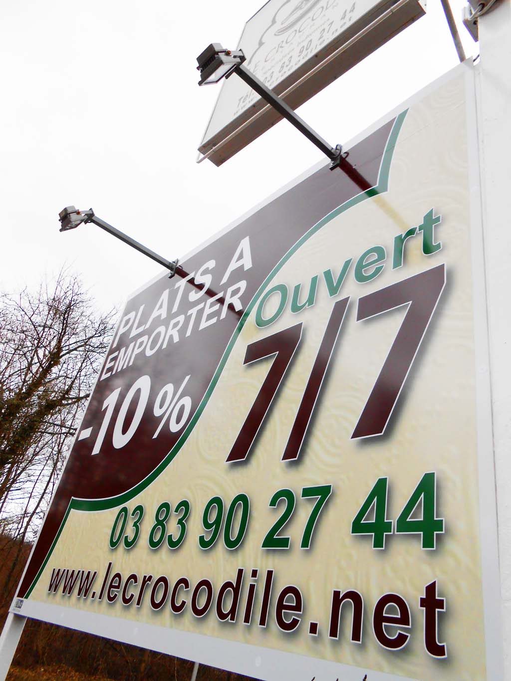 Pose de spot à LEDS 10W économiques en basse consommation pour éclairage d'enseignes à Nancy en Lorraine 54