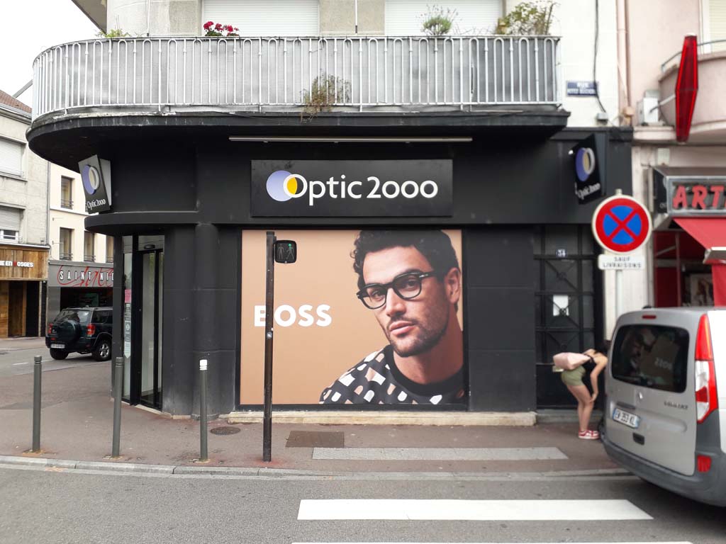 Micro perforé | Vitrophanie | Publicité vitrine | Film adhésif pub | sign'ETIK | Nancy