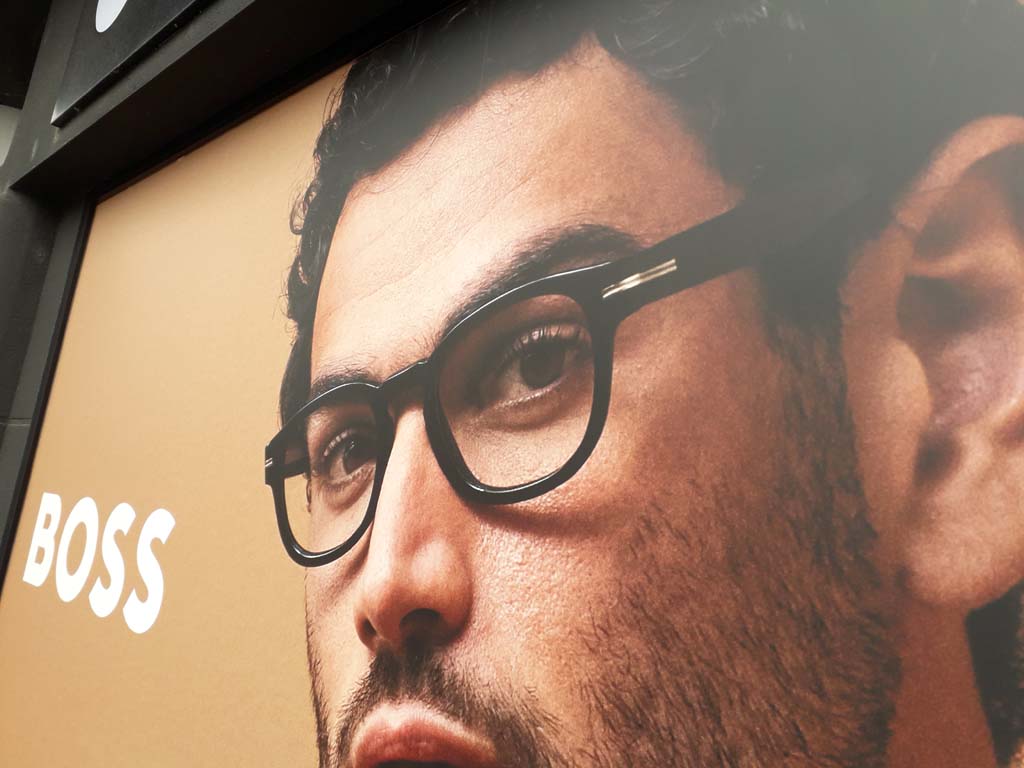 sign'ETIK pose des adhésifs publicitaire et PLV sur les vitrines commerciales, les cabinets de santé, entreprises ou atelier pour ne pas être vu à Nancy près de Flavigny !