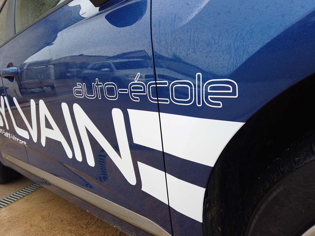 Pose de décors adhésifs sur les véhicules auto-école sylvain à Neuves-Maisons près de Nancy en Meurthe et Moselle
