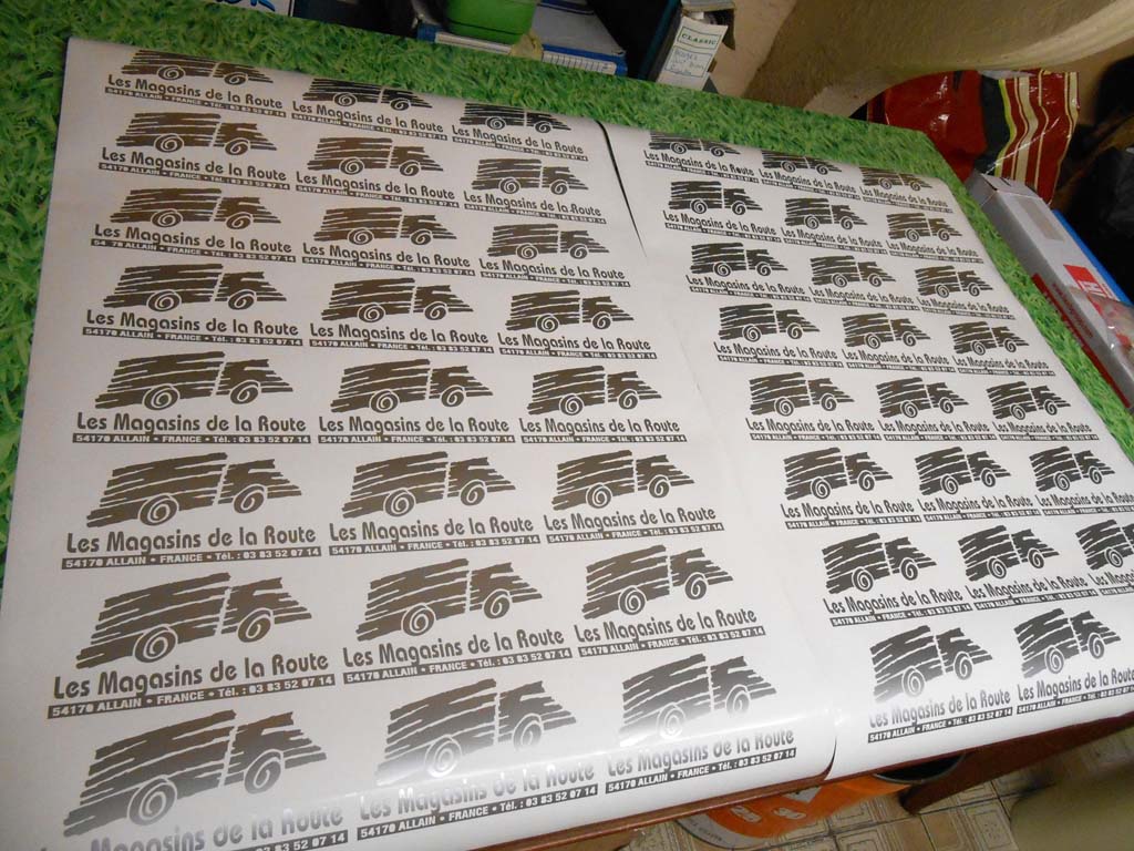Autocollants métallisés en petite et grande série pour signatures véhicules automobiles à Nancy en Lorraine